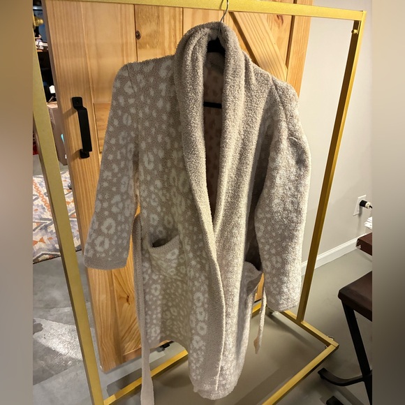 Cozy Gray Leopard Print Robe - Picture 2 of 7